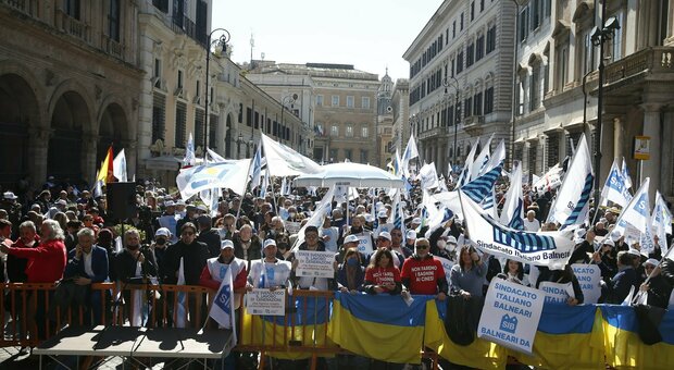 La protesta degli operatori balneari ieri a Roma