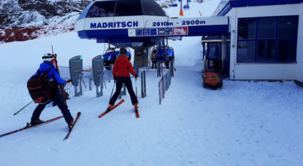 Sci, le nuove regole per le vacanze sulla neve: green pass obbligatorio e mascherine. In Austria piste vietate ai non vaccinati