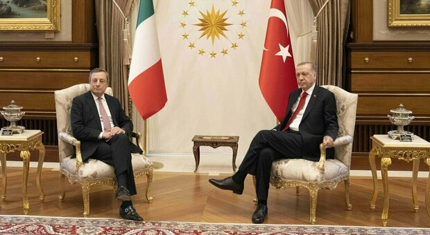 Vertice Italia-Turchia ad Ankara, Draghi: «Rafforziamo i rapporti»