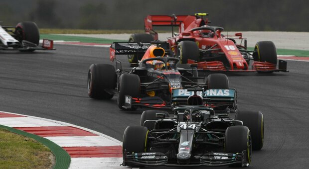 Live F1, Diretta GP Portogallo: Leclerc porta la Ferrari in quarta posizione, Vettel 13esimo