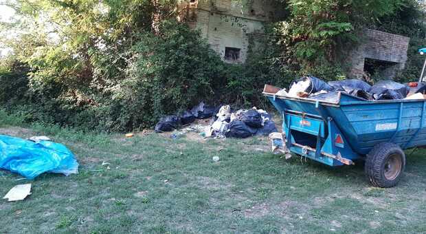 Scovati i furbetti dei rifiuti: maxi multa per quattro