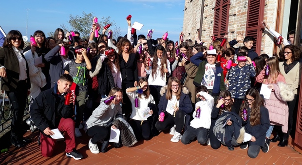 I ragazzi del progetto Erasmus ricevuti dal sindaco di Falconara Stefania Signorini