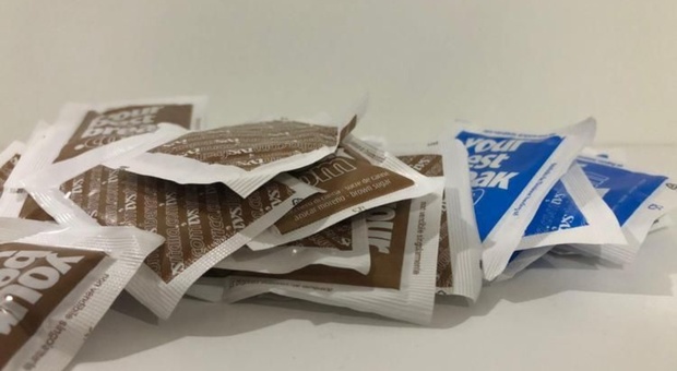 Al bando la bustina di zucchero: l'Unione Europea ha deciso di vietare gli imballaggi monouso