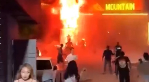 Incendio fa strage in discoteca: 13 morti e almeno 41 feriti tra le fiamme