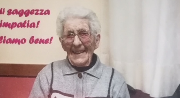 Staffolo piange Rosa, nonnina di 104 anni: riposa di fianco al marito