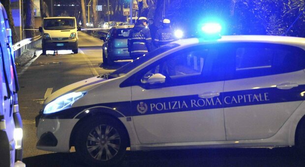 Roma, incidente tra un'auto e uno scooter sulla Casilina: morto un ragazzo di 18 anni