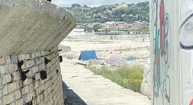 San Benedetto, allarme al porto: segnalati bivacchi e tende al molo nord