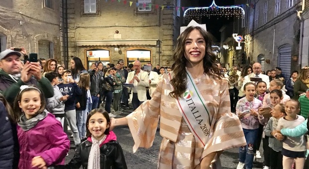 Festeggiamenti da star per il ritorno nelle Marche di Carlotta Miss Italia