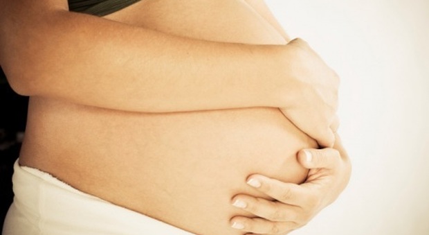 Al quinto mese di gravidanza va in ospedale per un'ecografia: «Ripassi tra 10 mesi»