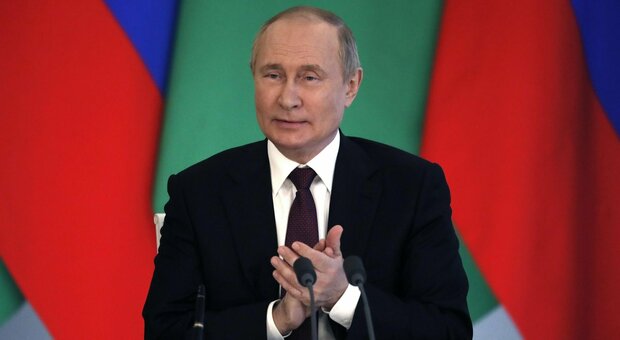 Putin, feci e urine raccolte dai agenti servizi segreti in viaggi all'estero per non «lasciare tracce»