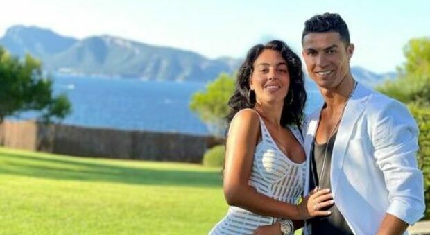Ronaldo e Georgina cercano un maggiordomo per la loro villa: lo stipendio è da capogiro