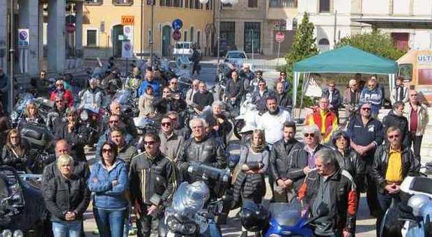 San Benedetto, piazza Nardone gremita di moto e centauri per la benedizione
