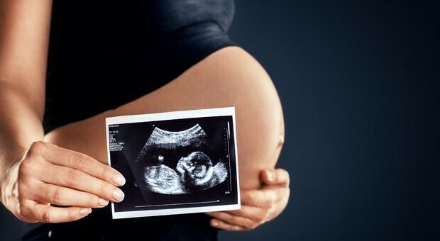 Vaccini, lo studio Usa: «Farmaci a mRNA sicuri in gravidanza e proteggono il feto dal virus»