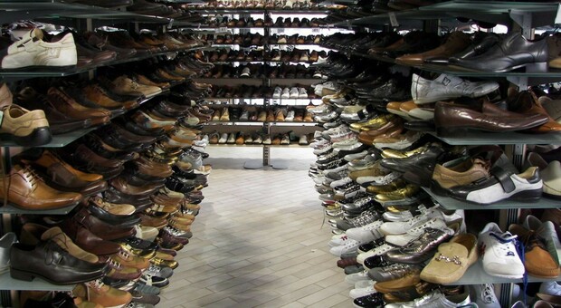 Nel 2020 vendute a Mosca scarpe made in Marche per 84 milioni. Assocalzaturifici: «C è tanta merce nei magazzini. Verrà pagata?»