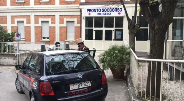 Senigallia, blitz dei carabinieri al pronto soccorso: entrano tutti, non è sicuro
