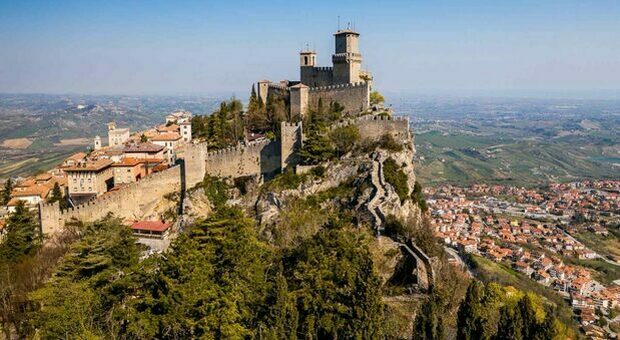 San Marino, liberi tutti a due passi dalle Marche: coprifuoco addio, via libera a ristoranti, bar e presto le discoteche