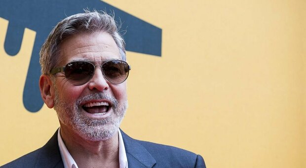 George Clooney cuore d'oro: un milione di dollari a ciascuno dei suoi amici. «Mi siete stati sempre vicini»