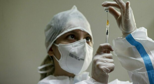 Vaccini, dal 10 maggio l'Italia potrebbe salire a 600.000 iniezioni al giorno