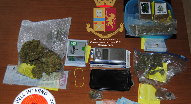 Scoperto un bazar di hashish e marijuana: la polizia arresta un uomo di 38 anni trovato con tre etti di droga