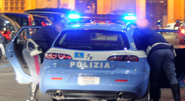 Civitanova, la pregiudicata sfreccia a velocità folle sull'auto rubata: presa dopo l'inseguimento