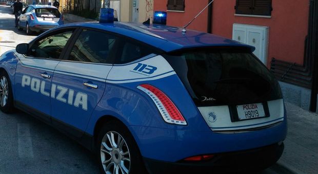Ancona, lite sul conto, minaccia il cliente con un fucile: denunciato