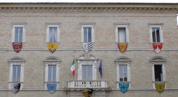 Il palazzo comunale di Fermo