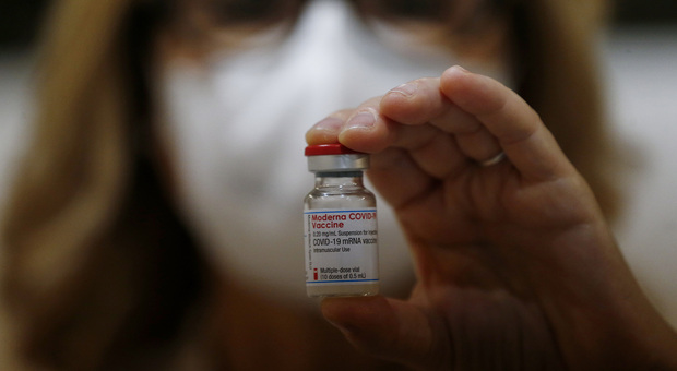 Vaccino Covid, oltre 330mila dosi Moderna in arrivo: già partita la distribuzione alle Regioni