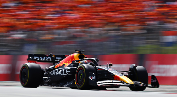 GP Spagna: doppietta Red Bull con Verstappen vincitore e nuovo leader del mondiale. Ritirato Leclerc, Sainz quarto
