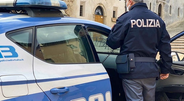 Firenze, ladri passano dalle fogne: rapina da mezzo milione alla gioielleria