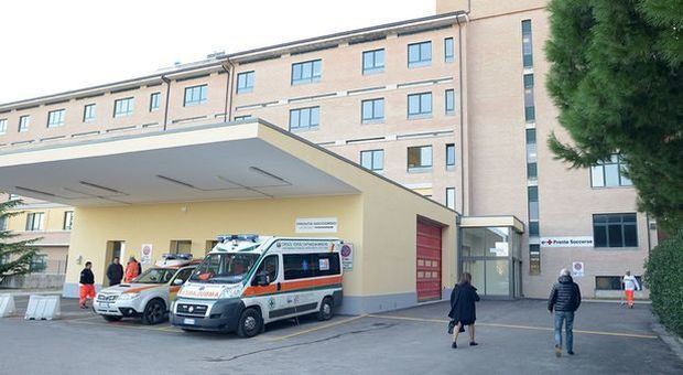 Civitanova, infastidisce i pazienti dell'ospedale: latitante in manette
