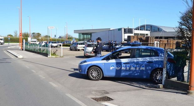 Ancona: seggiolini e cinture di sicurezza, sei multe. Sequestrato un bus romeno - Corriere Adriatico