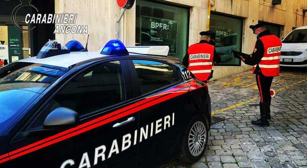 I carabinieri hanno identificato il 90enne che ha sparato a salve perché infastidito da un cane