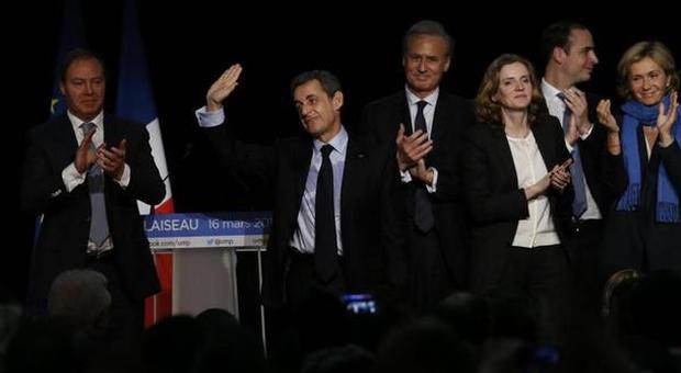 Hollande giù, la Francia va a destra Sarkozy argina Marine Le Pen