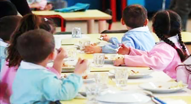 Bidella positiva a Cerreto d'Esi: chiusa la scuola d infanzia. Nel comprensorio cresce il numero delle classi in quarantena
