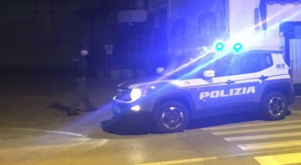 Ancona, ubriachi spostano cartelli e transenne in strada: denunciati
