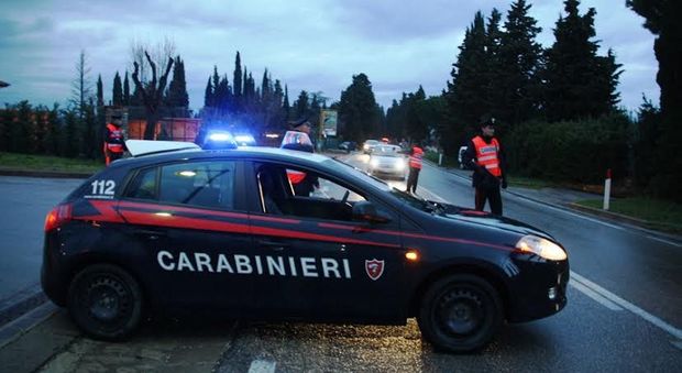 I carabinieri hanno inseguito l'Audi in fuga