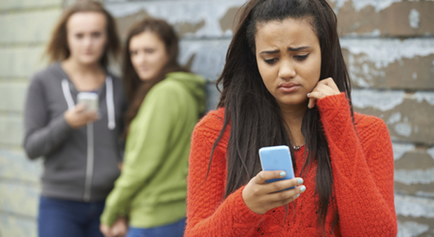 Dipendenza da sexting: i genitori inglesi pagano per 'disintossicare' i figli