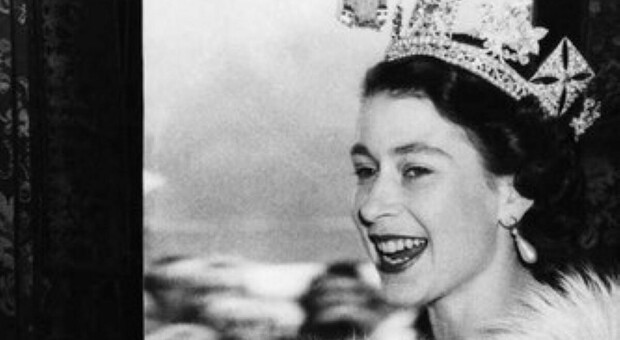 Regina Elisabetta, 70 anni sul trono: il suo senso del dovere, la guerra e lo stile