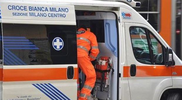 Ragazzo in gita scolastica precipita dall'albergo e muore: giallo a Milano
