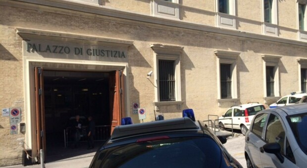 Carabiniere accusato di peculato, condanna bis, pena ridotta. Inflitti tre anni a Prota, verdetto rovesciato per Ubertini: assolto