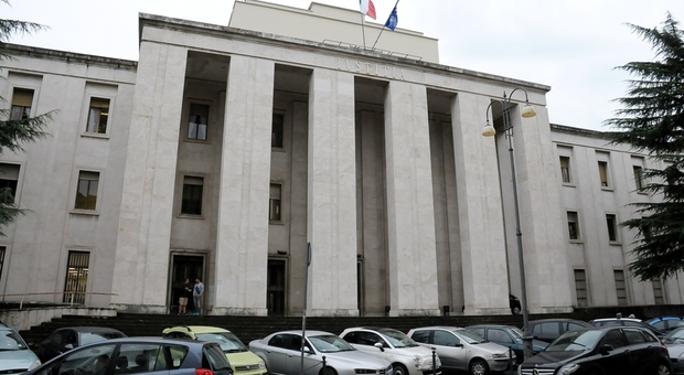 Ascoli, il giudice respinge l istanza del proprietario dell'immobile: non ci sarà lo sfratto del tribunale