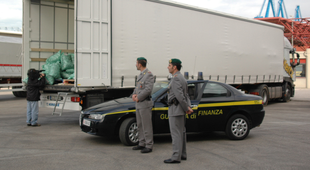 Maxi carico di droga dall Albania: nascosti nel camion 16 chili di eroina