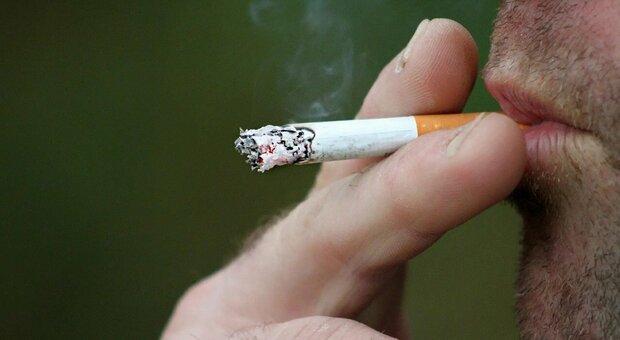 Stop al fumo all'aperto, la stretta: ecco dove scatta il divieto da martedì 21 marzo