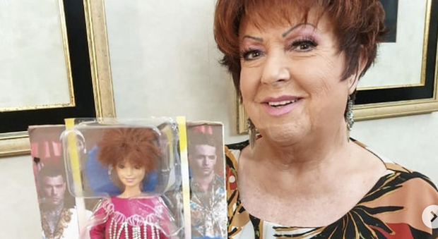Orietta Berti mostra su Instagram la sua versione personalizzata di Barbie con l'outfit indossato nel videoclip del singolo "Mille"