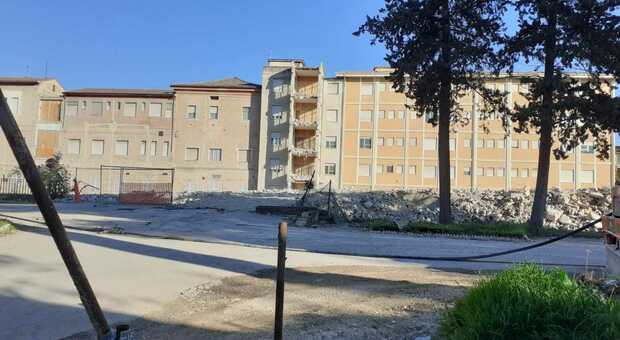 Ex ospedale di Jesi: oltre un milione per finire la demolizione. «Ma non ci faremo un parcheggio»