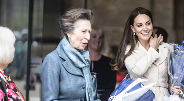 Anne Windsor, la rivelazione choc della figlia della regina Elisabetta: «Ho temuto il peggio durante il parto»