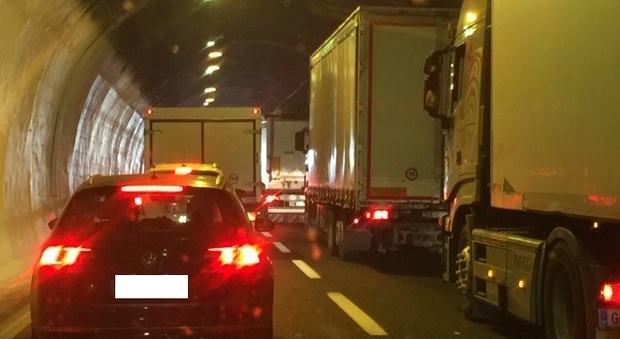 Imbuto autostrada A14 e valico per Roma chiuso: incubo di Natale per le Marche sud
