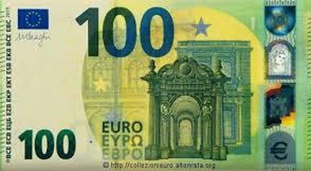 Pesaro, paga con la banconota da cento euro e scompare: i soldi sono falsi