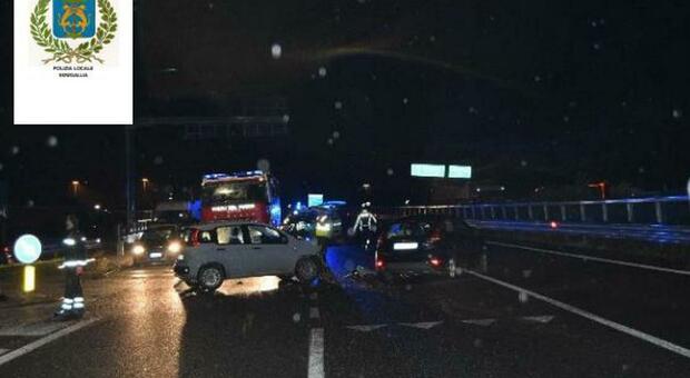 Scontro sulla complanare a Senigallia: ferita una donna, auto distrutte