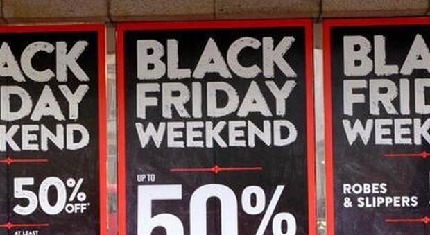 Le offerte del Black Friday sono già iniziate, gli italiani preferiscono i negozi al web